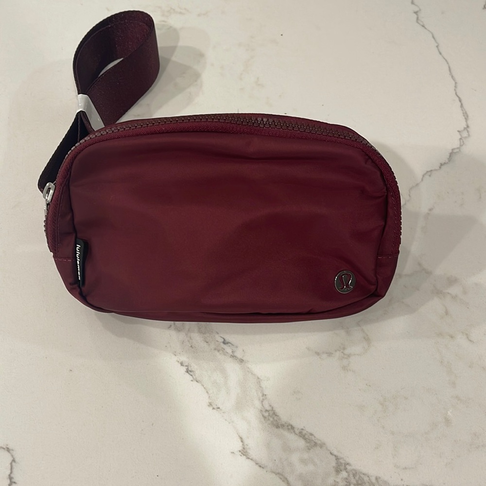 NWT Lululemon Everywhere Belt Bag